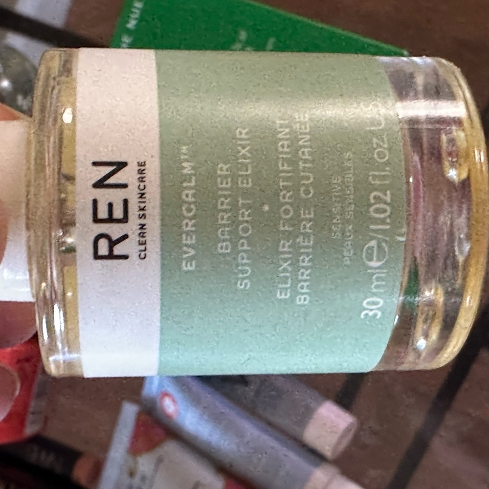 Makeup Set with Pink and Gold Accents - Picture 14 of 16